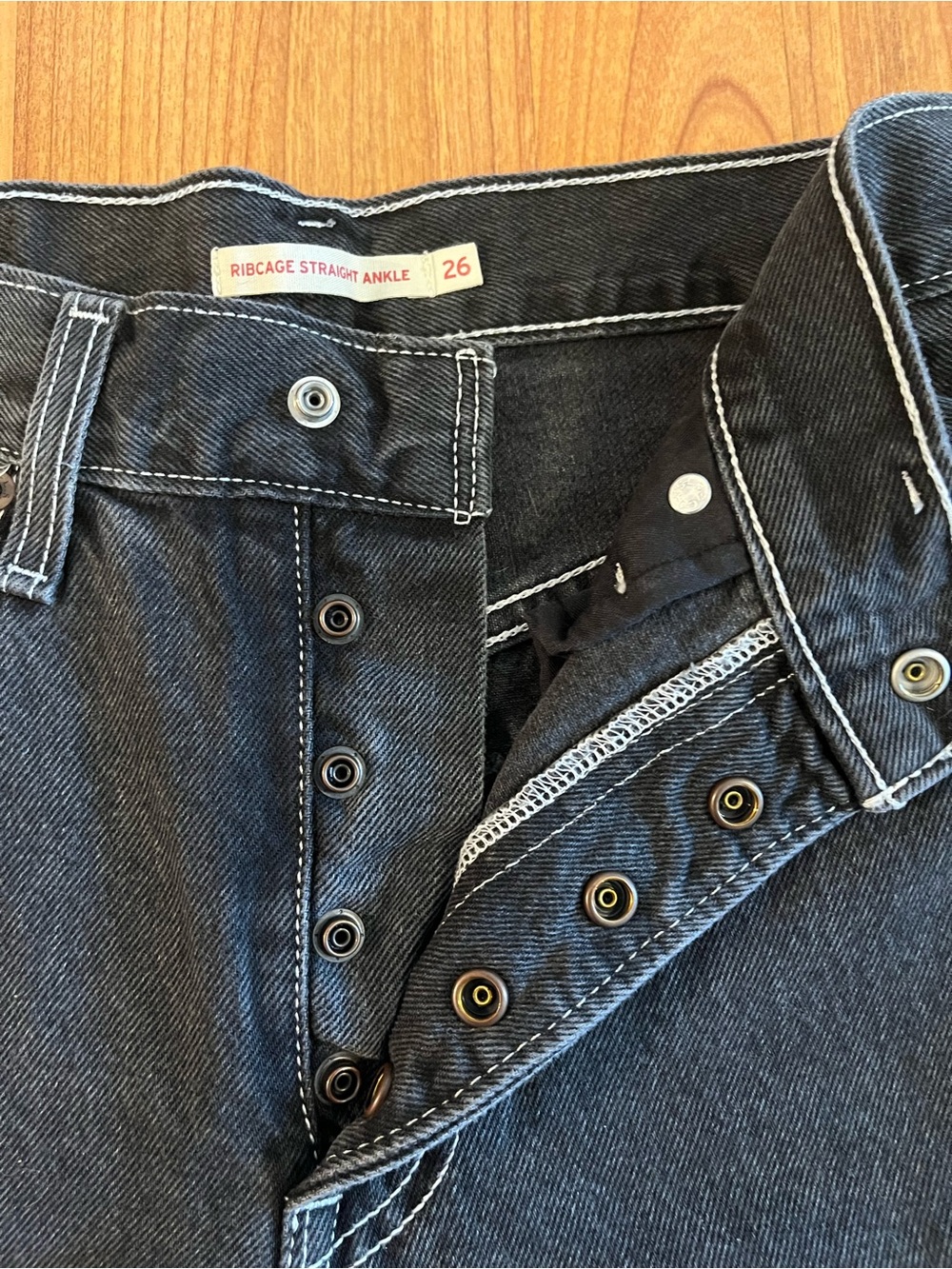 Levi’s women’s Black Straight-Leg Jeans - Picture 8 of 11